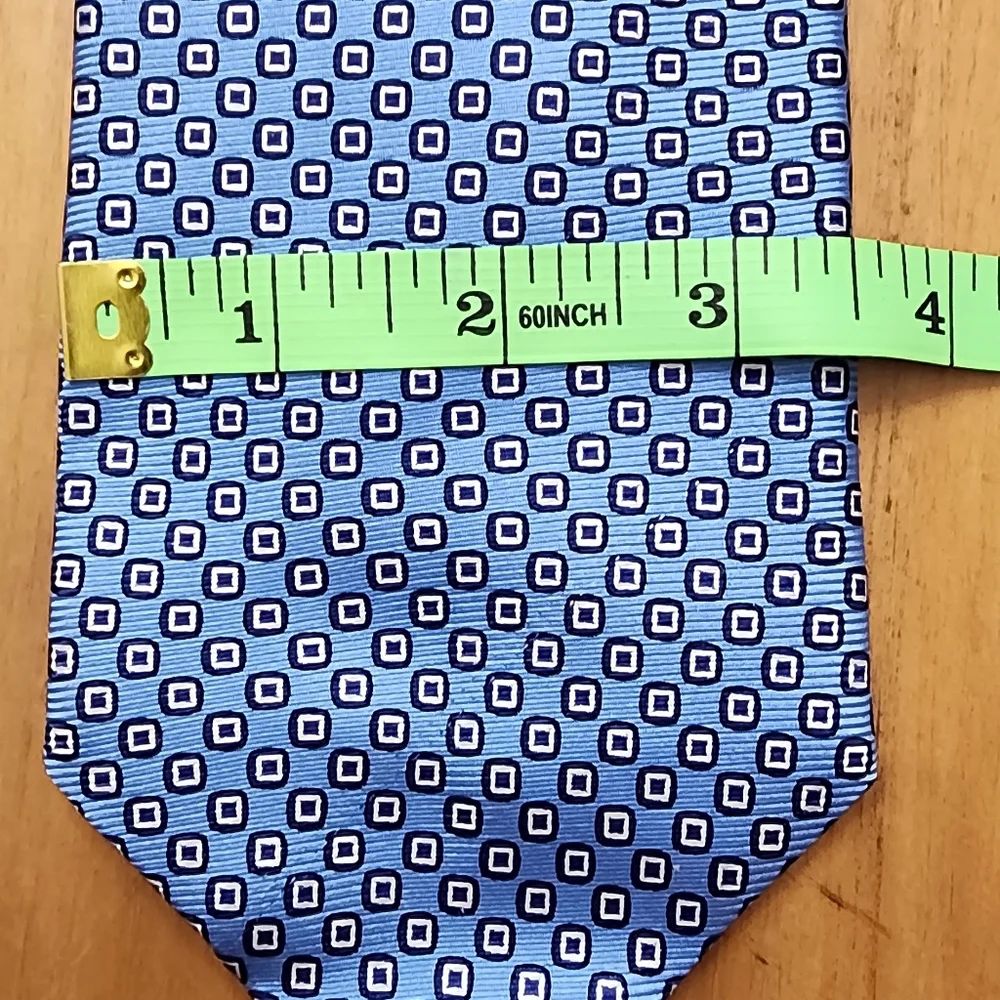 Brooks Brothers 346 Pure Silk Mini Geo Pattern Neck Tie. 59 inches